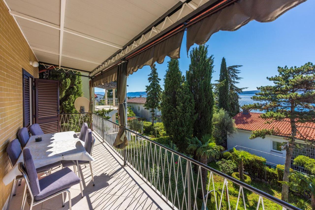 Apartments Hinic Selce Exterior photo